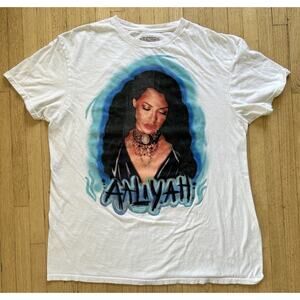 Aaliyah Concert T-Shirt Licensed Airbrush Print Women's Size Large White